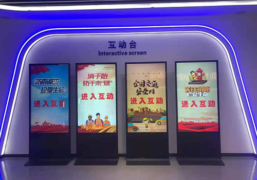 立式廣告機的獨特性主要體現(xiàn)在哪方面？
